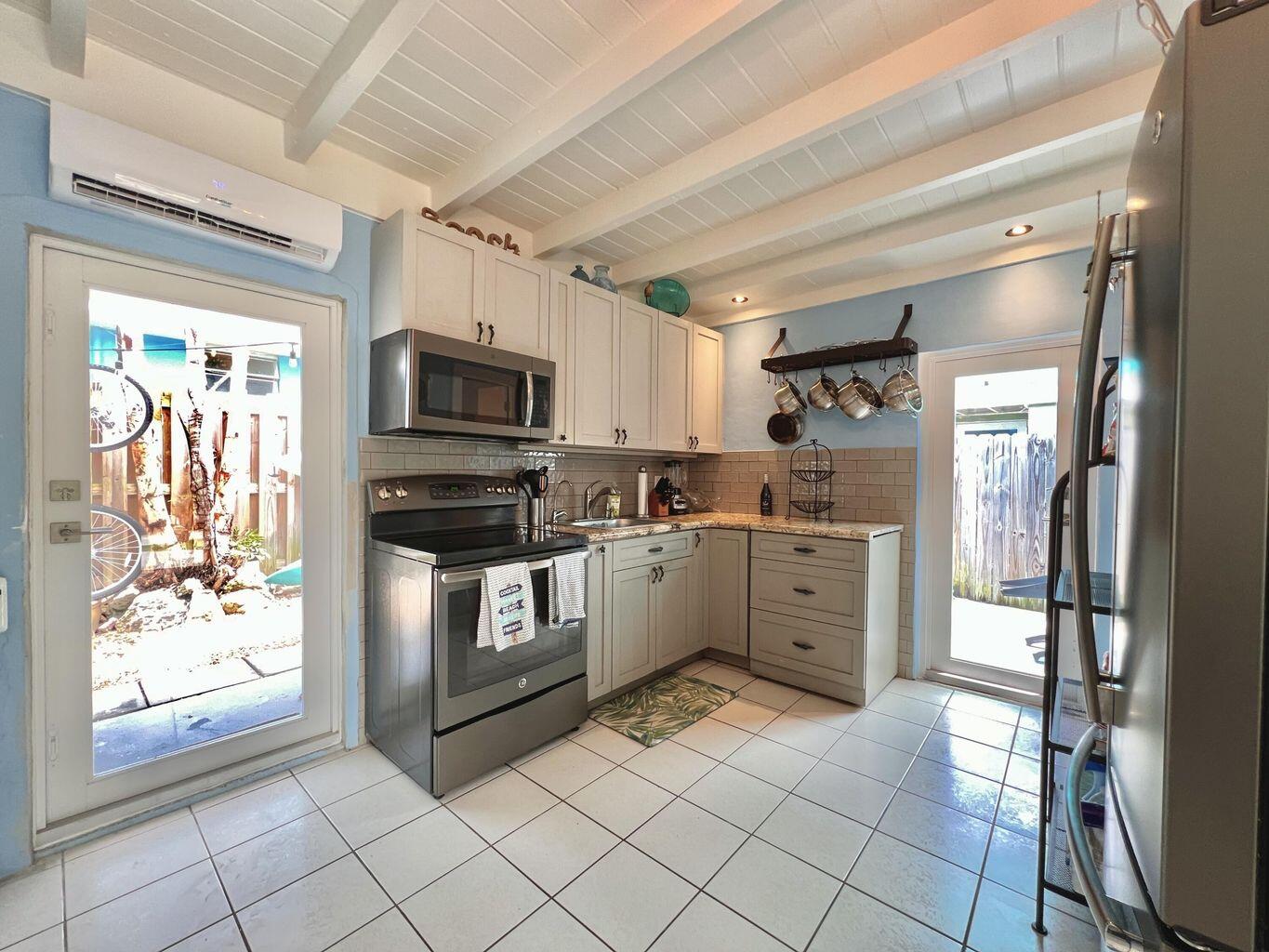 KEY LARGO, Florida, 33037, United States, 1 Bedroom Bedrooms, ,1 BathroomBathrooms,Residential,For Sale,1827867