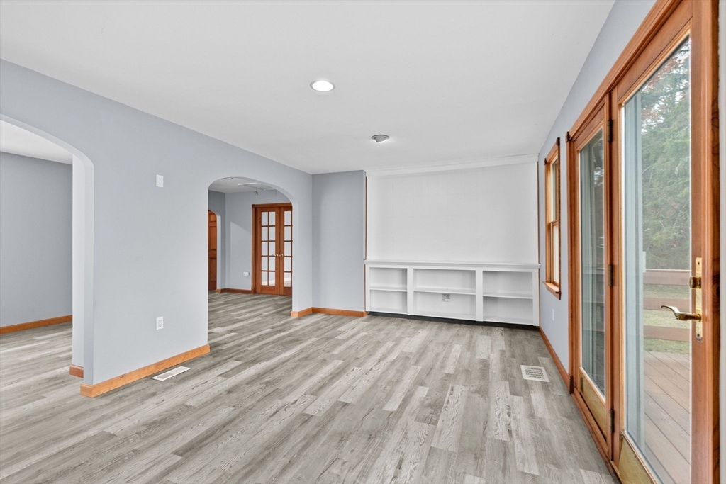 Dennis, Massachusetts, 02660, United States, 3 Bedrooms Bedrooms, ,2 BathroomsBathrooms,Residential,For Sale,1991064