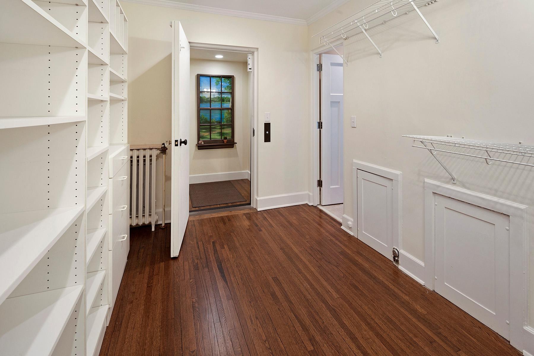Minneapolis, Minnesota, 55403, United States, 3 Bedrooms Bedrooms, ,2 BathroomsBathrooms,Residential,For Sale,1714237
