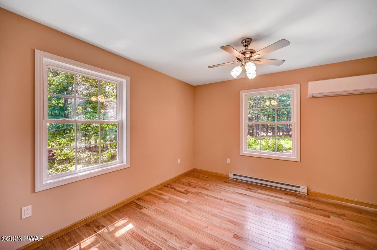 Lake Ariel, Pennsylvania, 18436, United States, 4 Bedrooms Bedrooms, ,4 BathroomsBathrooms,Residential,For Sale,1878609