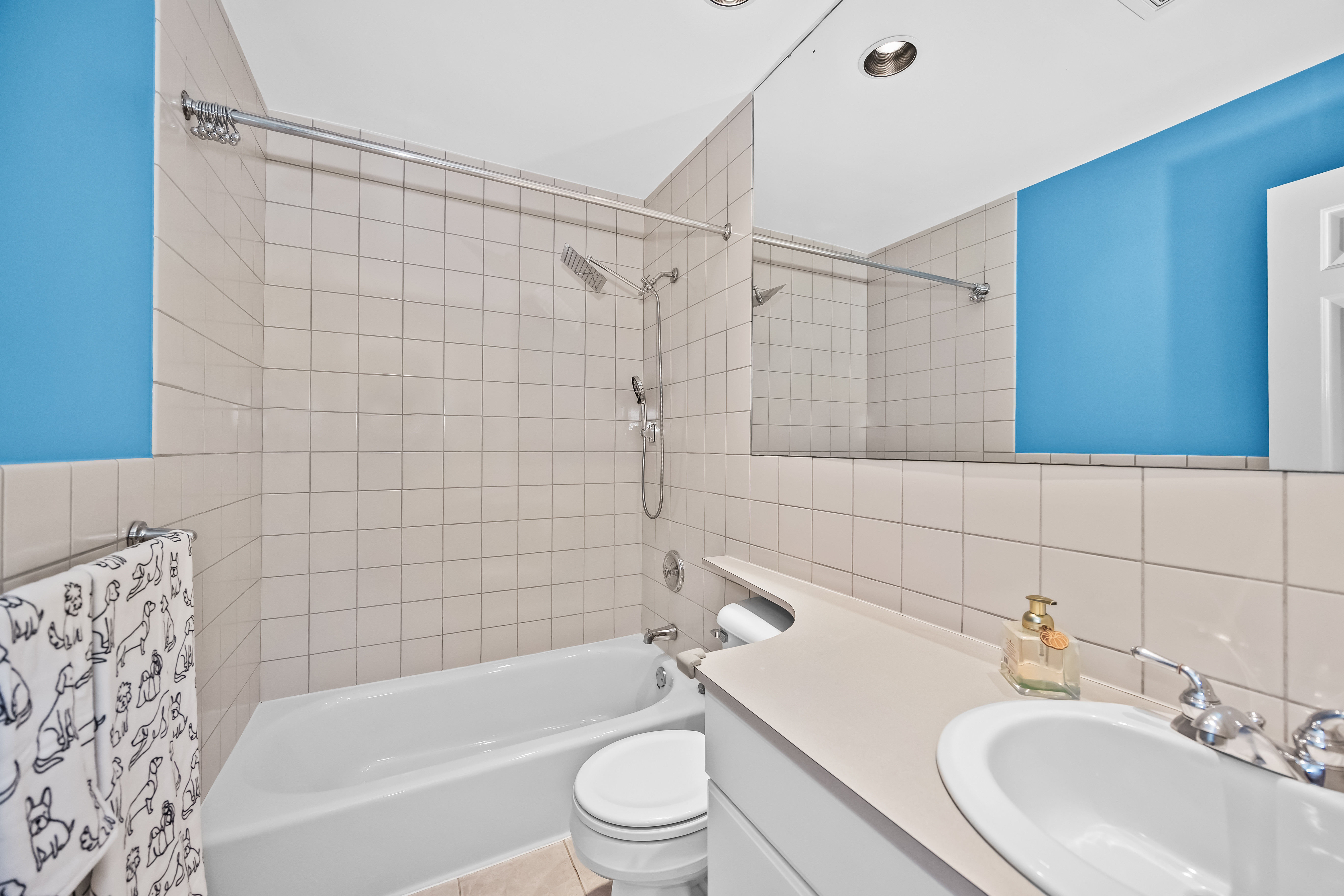  Bright Top Floor 3-bed Room Condo in an Intimate Six-unit Building - 物件實景