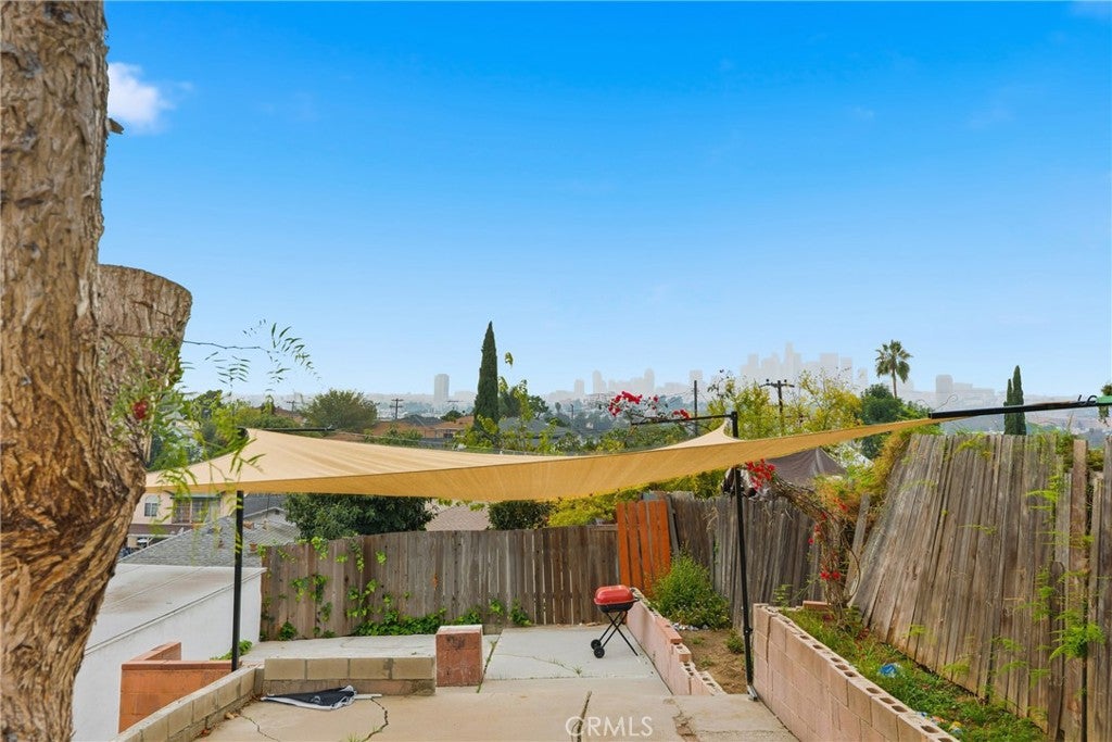 Los Angeles, California, 90063, United States, 2 Bedrooms Bedrooms, ,1 BathroomBathrooms,Residential,For Sale,1990797