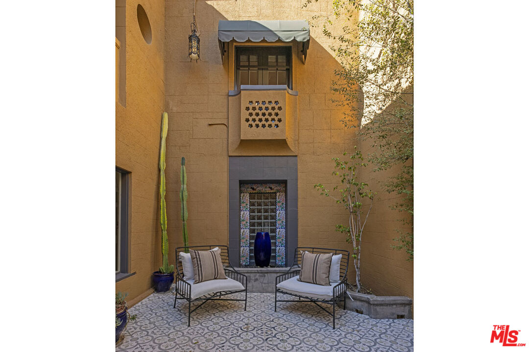 Los Angeles, California, 90065, United States, 5 Bedrooms Bedrooms, ,5 BathroomsBathrooms,Residential,For Sale,1987720