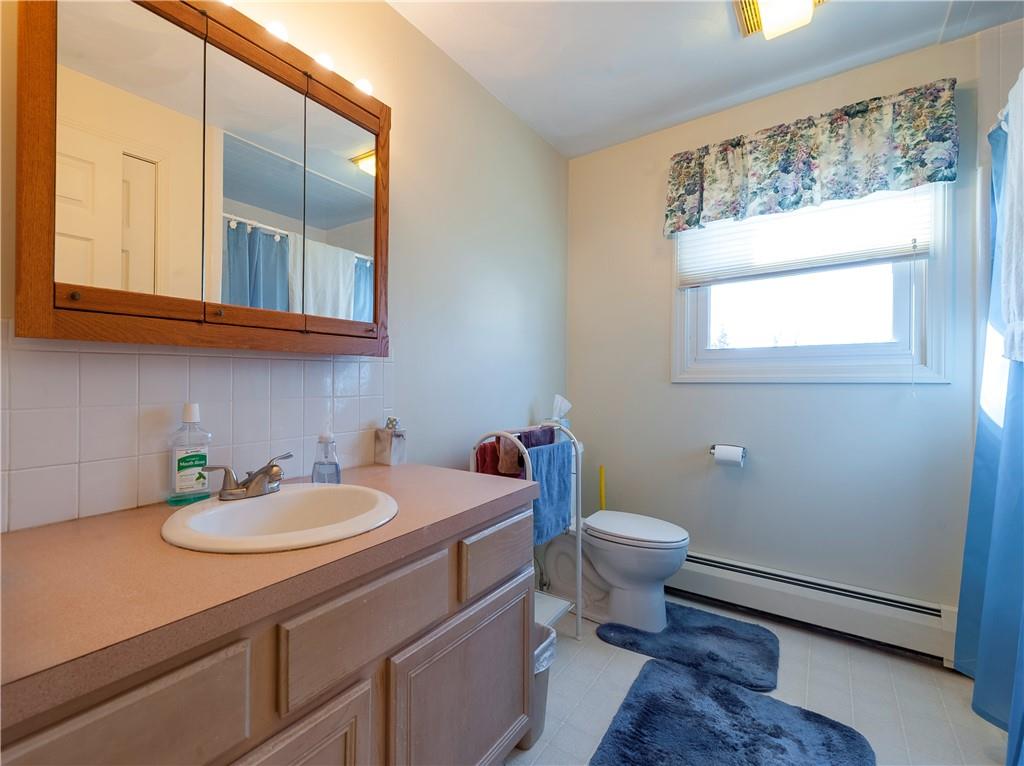 East Greenwich, Rhode Island, 02818, United States, 3 Bedrooms Bedrooms, ,2 BathroomsBathrooms,Residential,For Sale,2010043