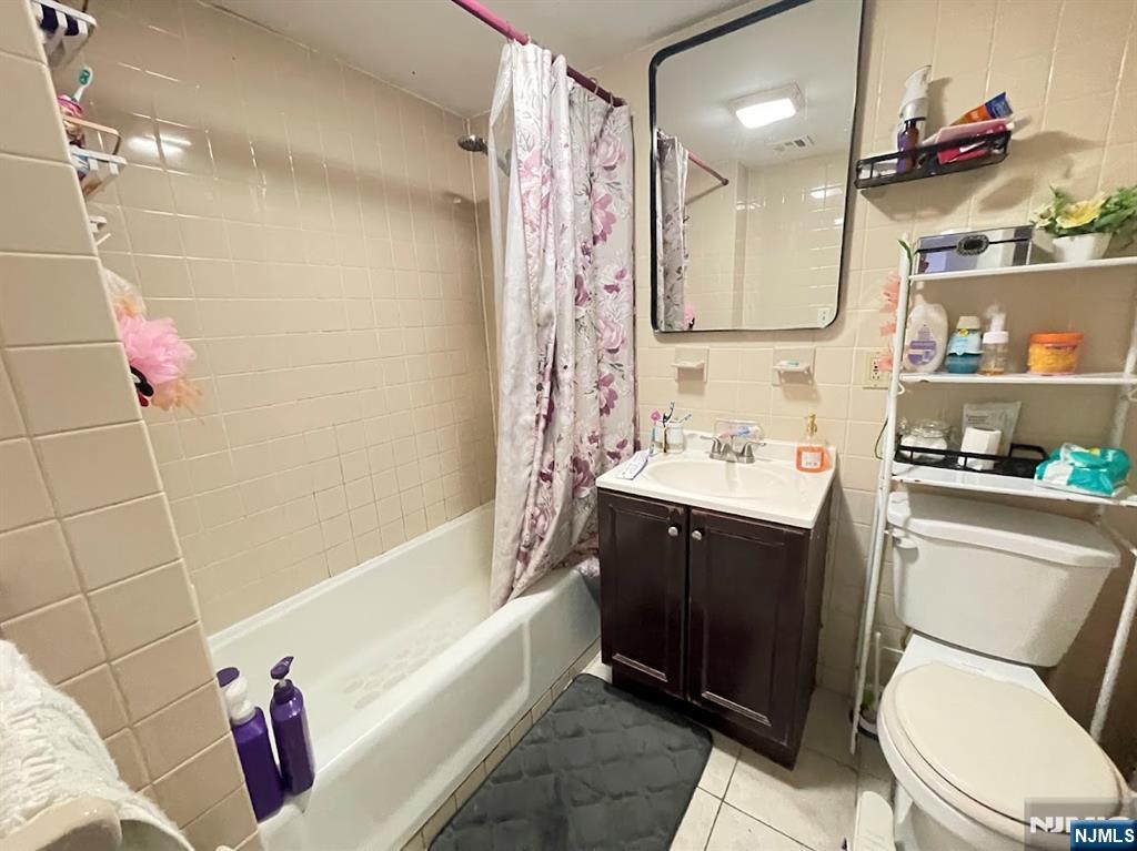 Newark, New Jersey, 07104, United States, 7 Bedrooms Bedrooms, ,4 BathroomsBathrooms,Residential,For Sale,1980017