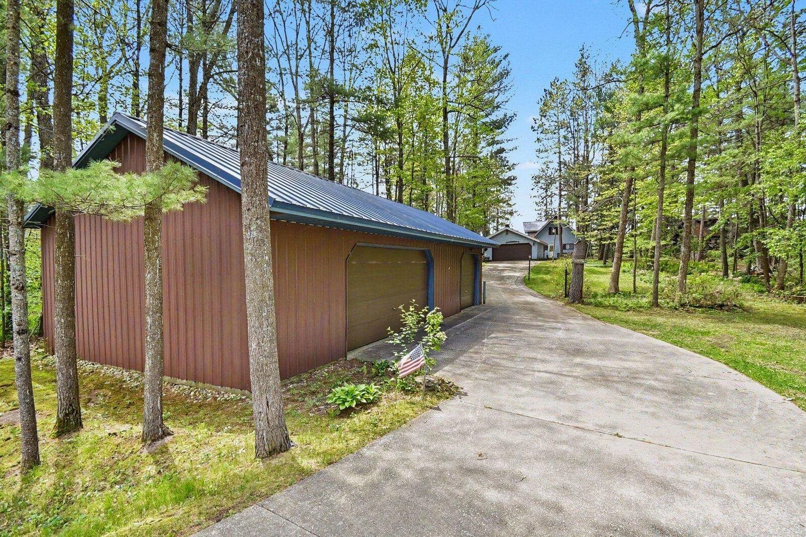 Harrison, Michigan, 48625, United States, 4 Bedrooms Bedrooms, ,2 BathroomsBathrooms,Residential,For Sale,2048024