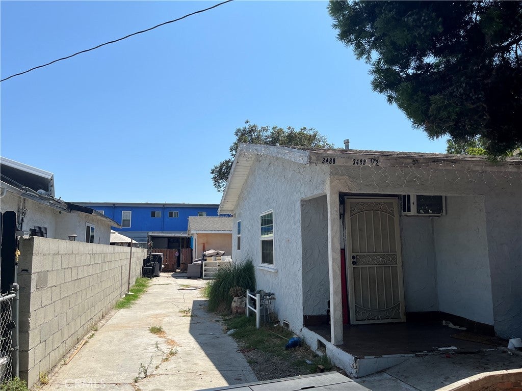 67th St, Los Angeles, CA 90043