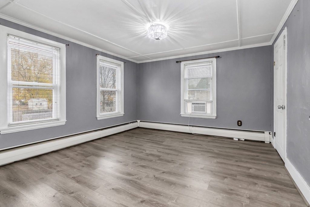 Haverhill, Massachusetts, 01830, United States, 5 Bedrooms Bedrooms, ,3 BathroomsBathrooms,Residential,For Sale,1990407