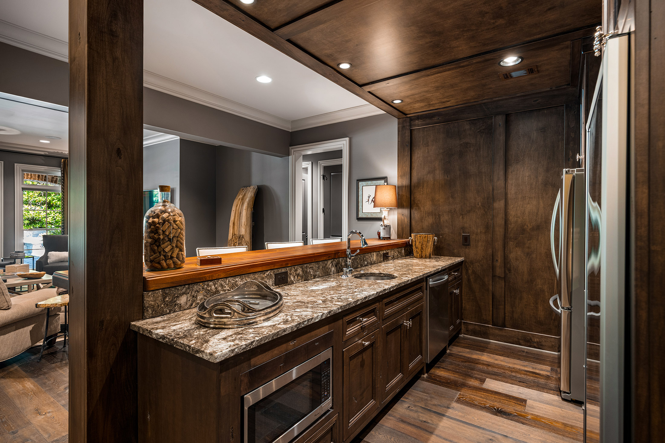  Buckhead Estate Pairs Architectural Presence with Richly Layered Interiors - 物件實景