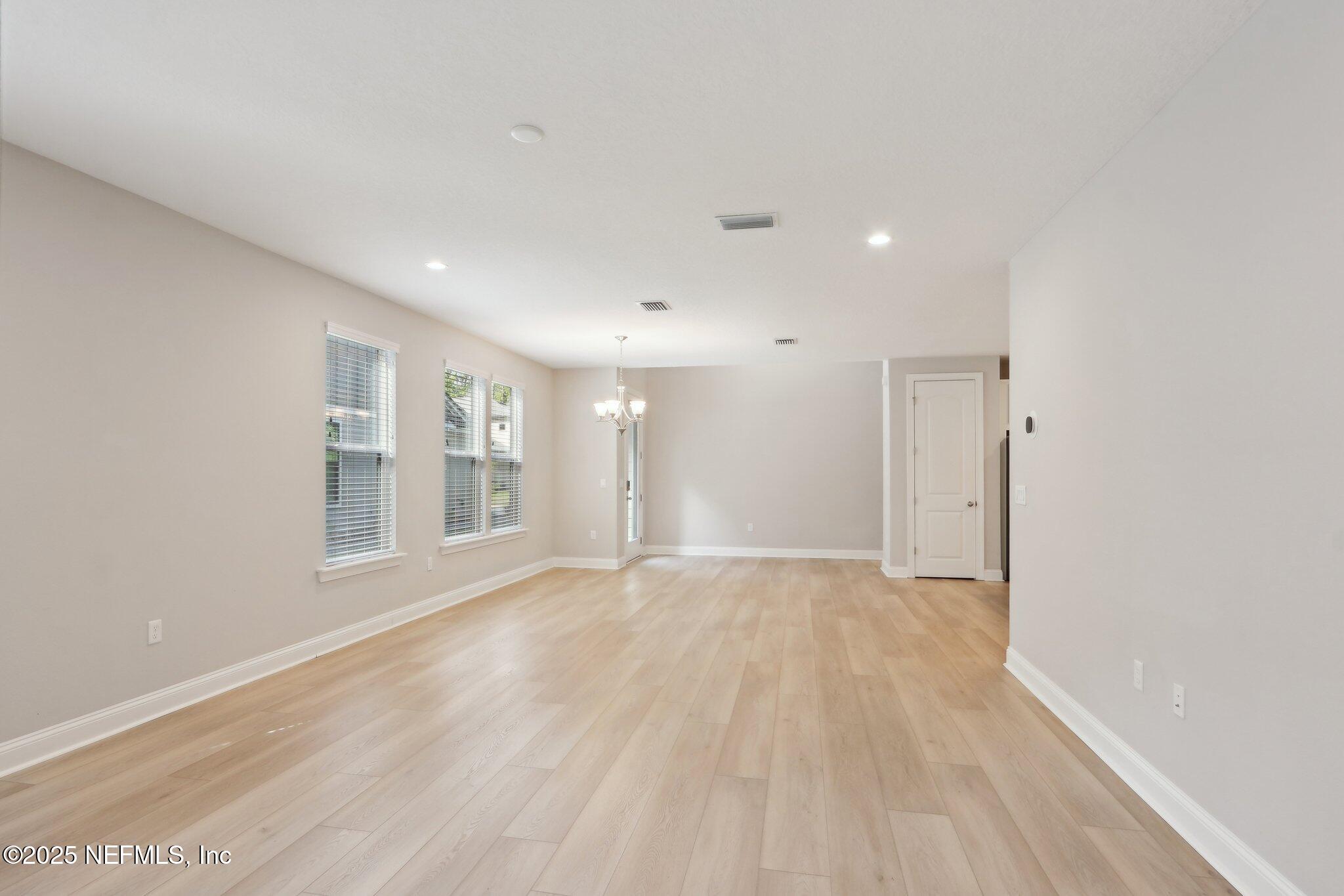 Jacksonville, Florida, 32256, United States, 4 Bedrooms Bedrooms, ,3 BathroomsBathrooms,Residential,For Sale,1796849