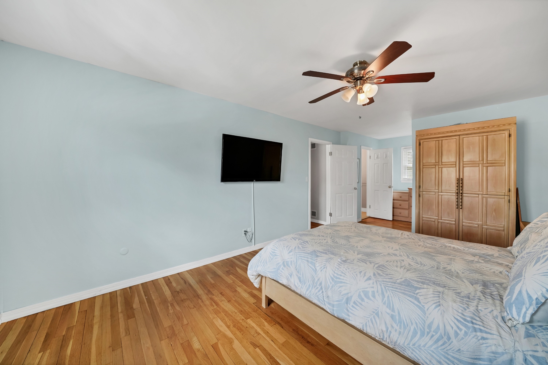  Neighborhood Colonial with Park Like Backyard - 物件實景