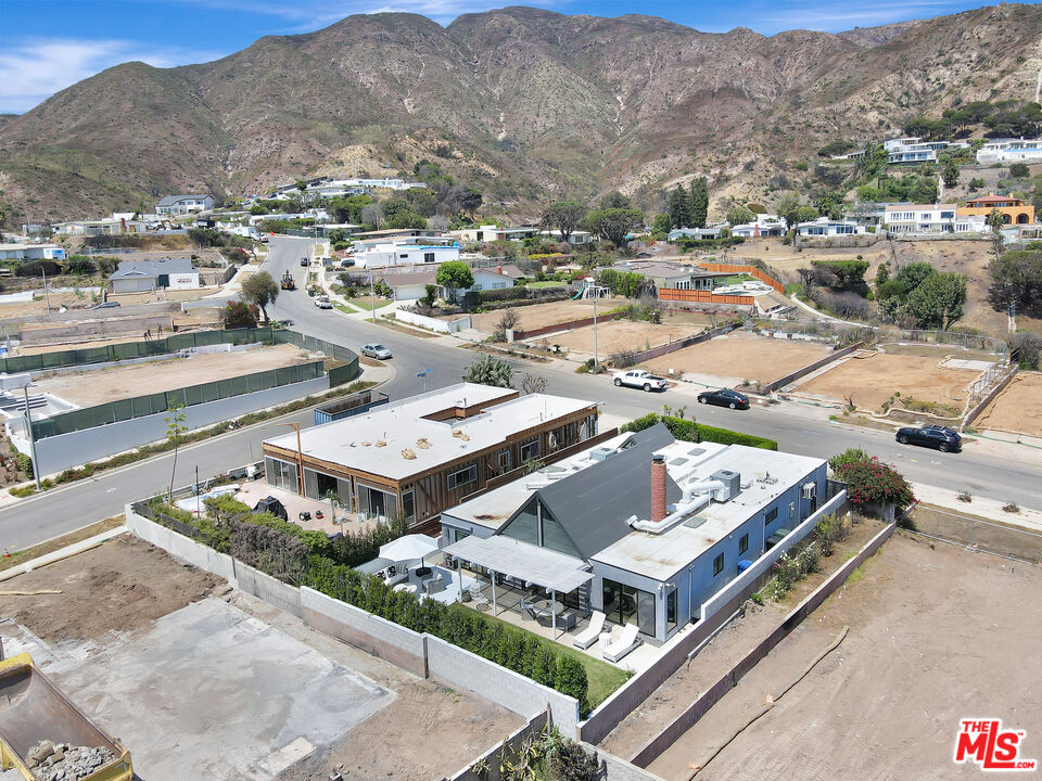 Malibu, California, 90265, United States, 4 Bedrooms Bedrooms, ,3 BathroomsBathrooms,Residential,For Sale,1925740