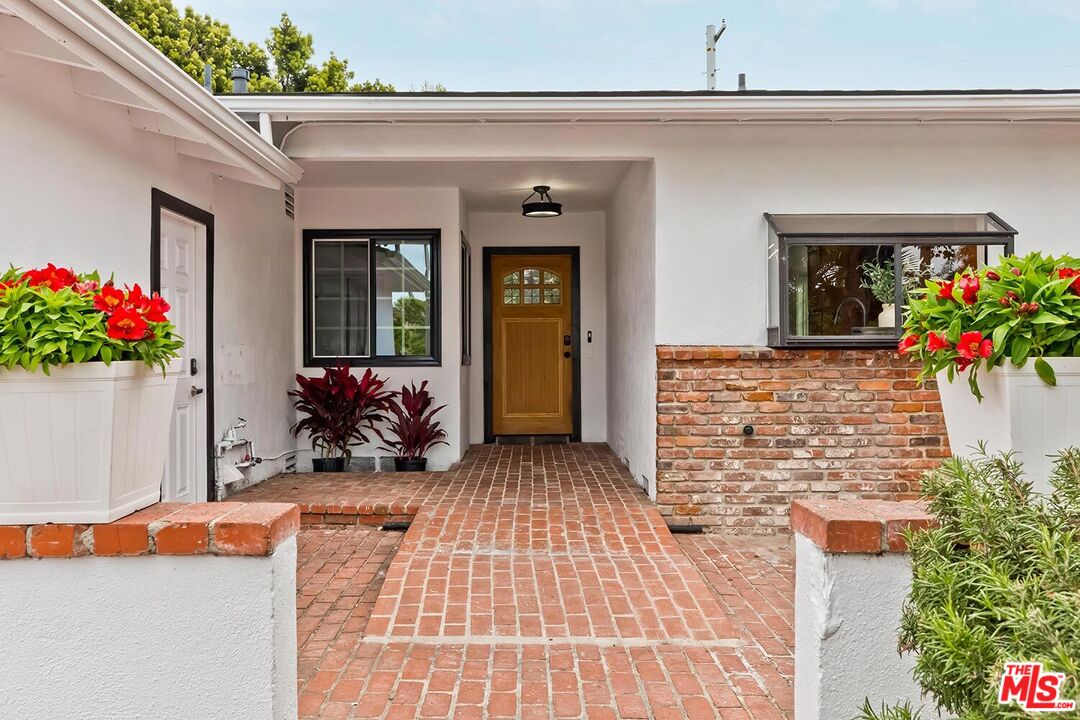 Los Angeles, California, 90064, United States, 3 Bedrooms Bedrooms, ,2 BathroomsBathrooms,Residential,For Sale,1777643