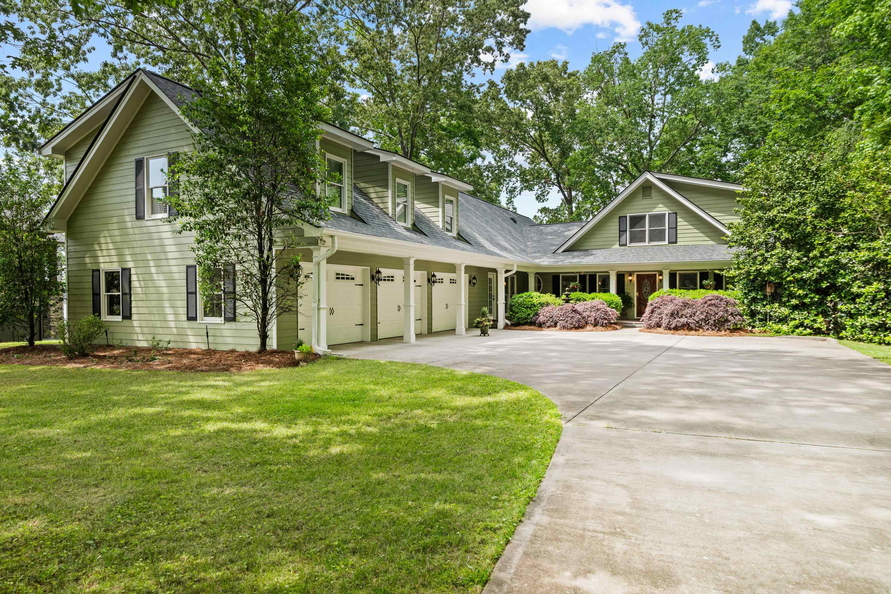 165 lakeview DR, Eatonton, Georgia, 31024, United States, 6 Bedrooms Bedrooms, ,7 BathroomsBathrooms,Residential,For Sale,165 lakeview DR,1526923