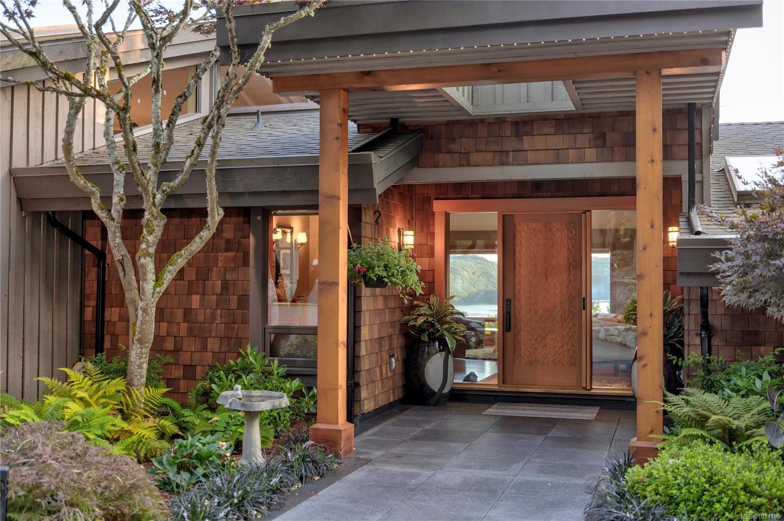 CENTRAL SAANICH, British Columbia, V8M 1S2, CA, 3 Bedrooms Bedrooms, ,Residential,For Sale,1950978