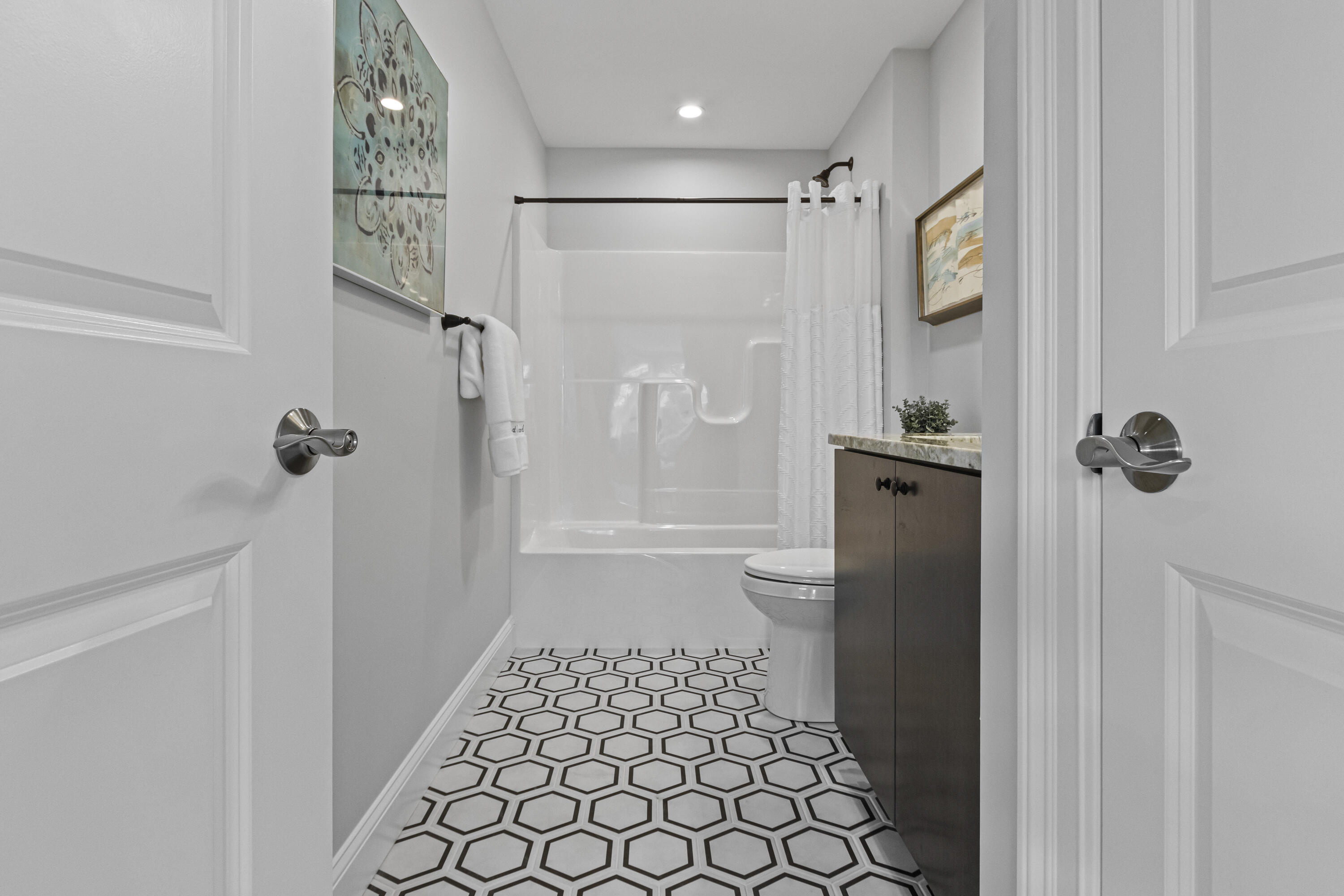 South Portland, Maine, 04106, United States, 2 Bedrooms Bedrooms, ,3 BathroomsBathrooms,Residential,For Sale,1992807