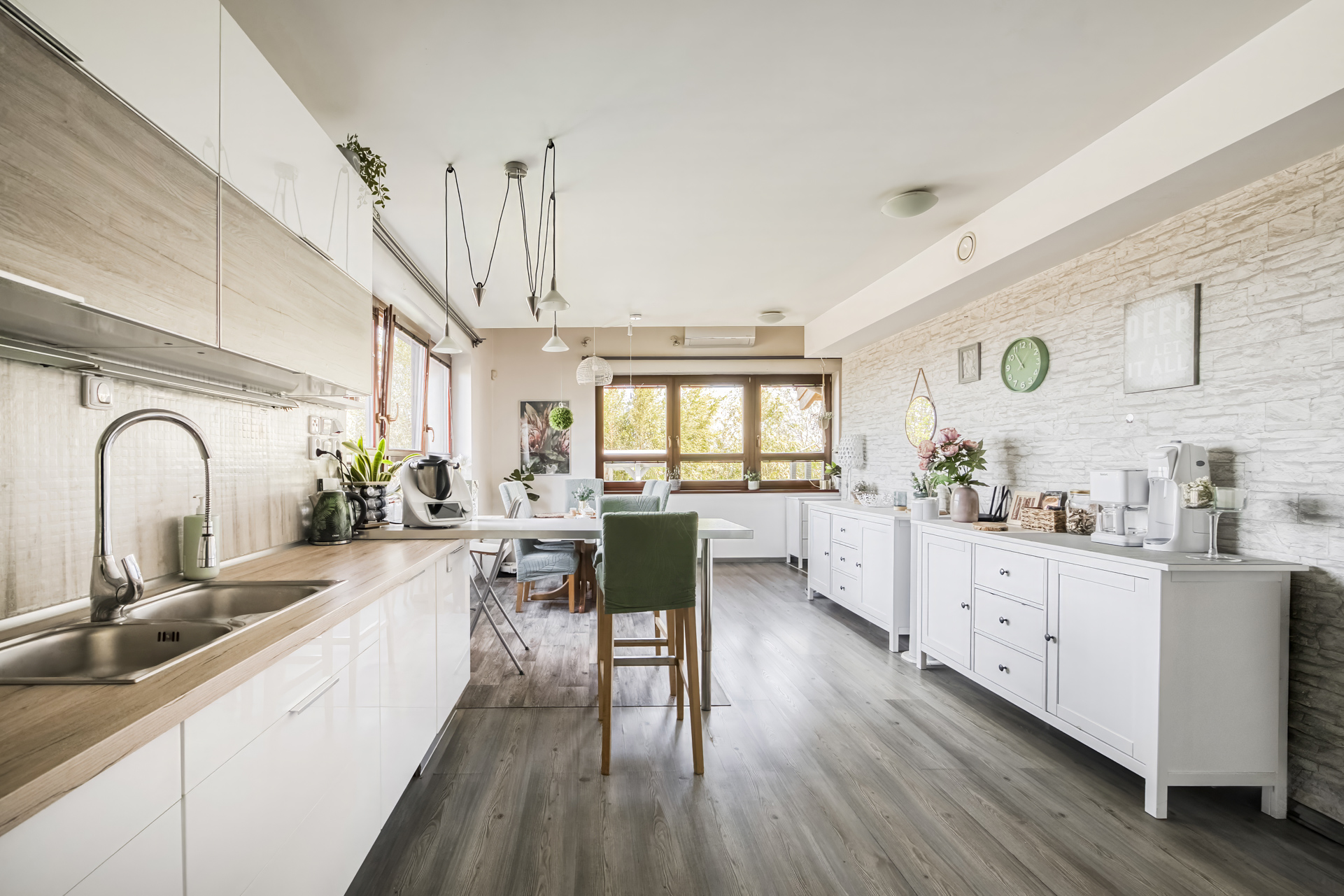  Spacious Family Residence with Guest Cottage - 物件實景