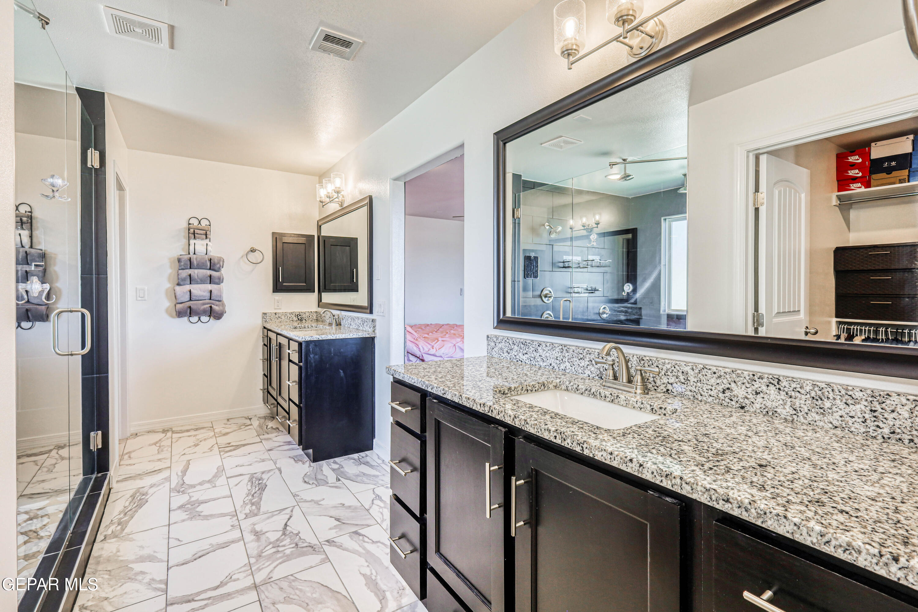 El Paso, Texas, 79911, United States, 5 Bedrooms Bedrooms, ,4 BathroomsBathrooms,Residential,For Sale,1969245