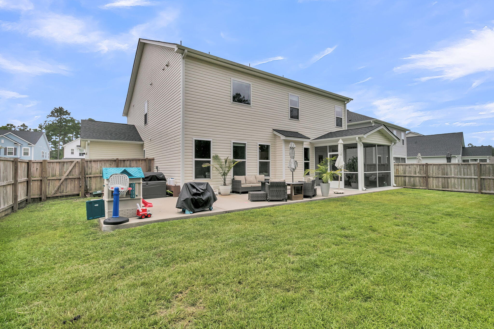 Summerville, South Carolina, 29486, United States, 4 Bedrooms Bedrooms, ,4 BathroomsBathrooms,Residential,For Sale,1974622