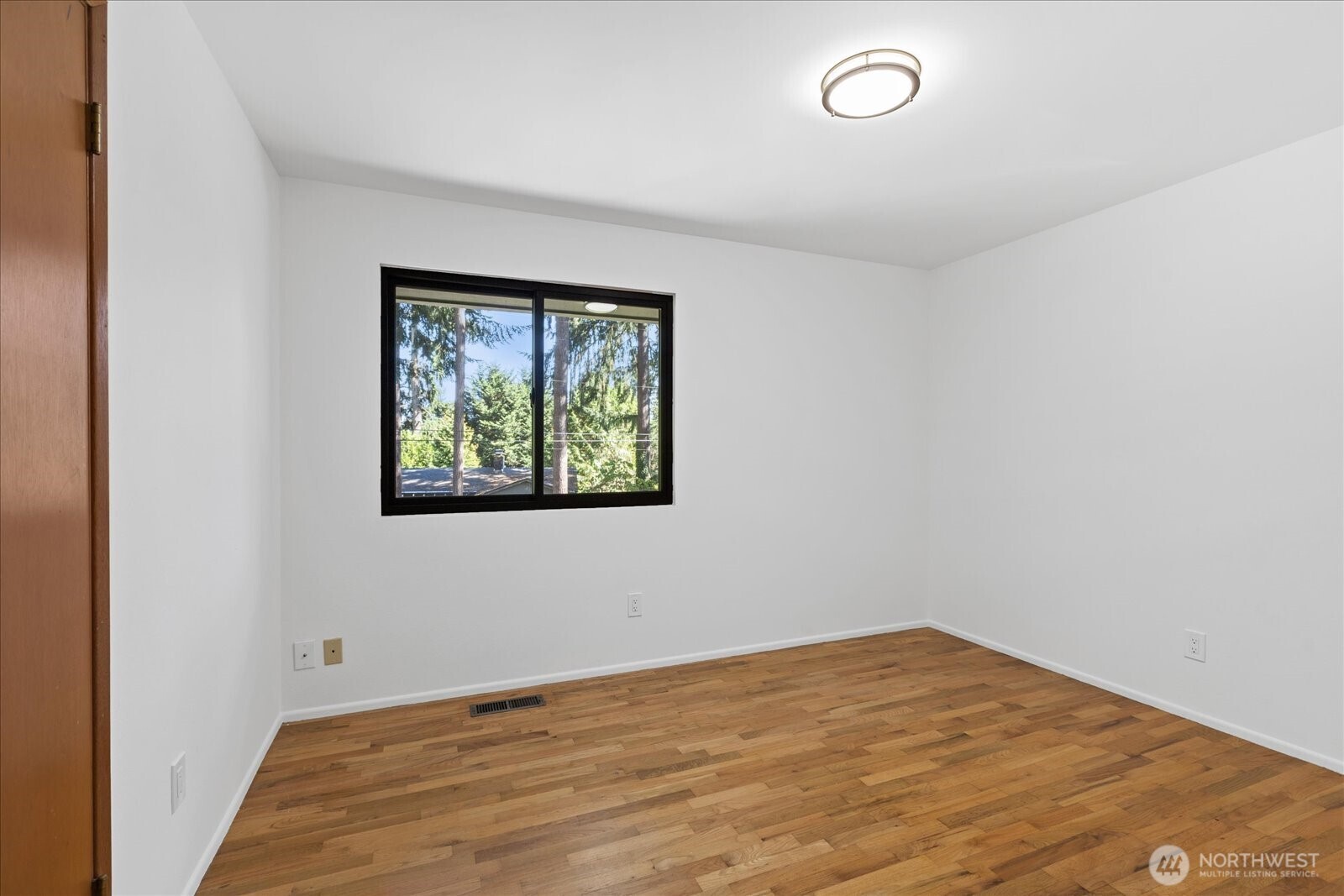 Edmonds, Washington, 98026, United States, 3 Bedrooms Bedrooms, ,1 BathroomBathrooms,Residential,For Sale,1950976