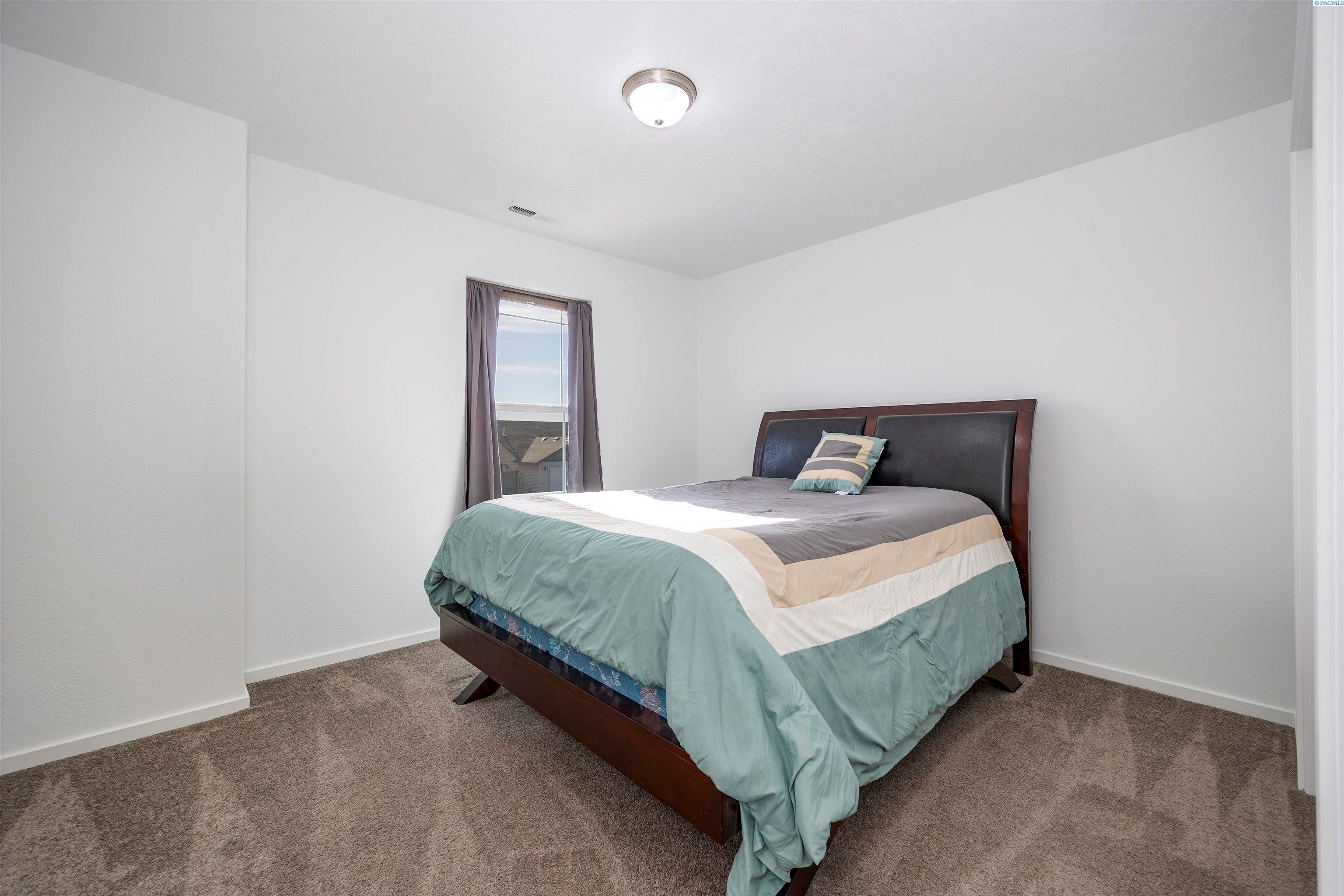 Pasco, Washington, 99301, United States, 4 Bedrooms Bedrooms, ,3 BathroomsBathrooms,Residential,For Sale,1974657