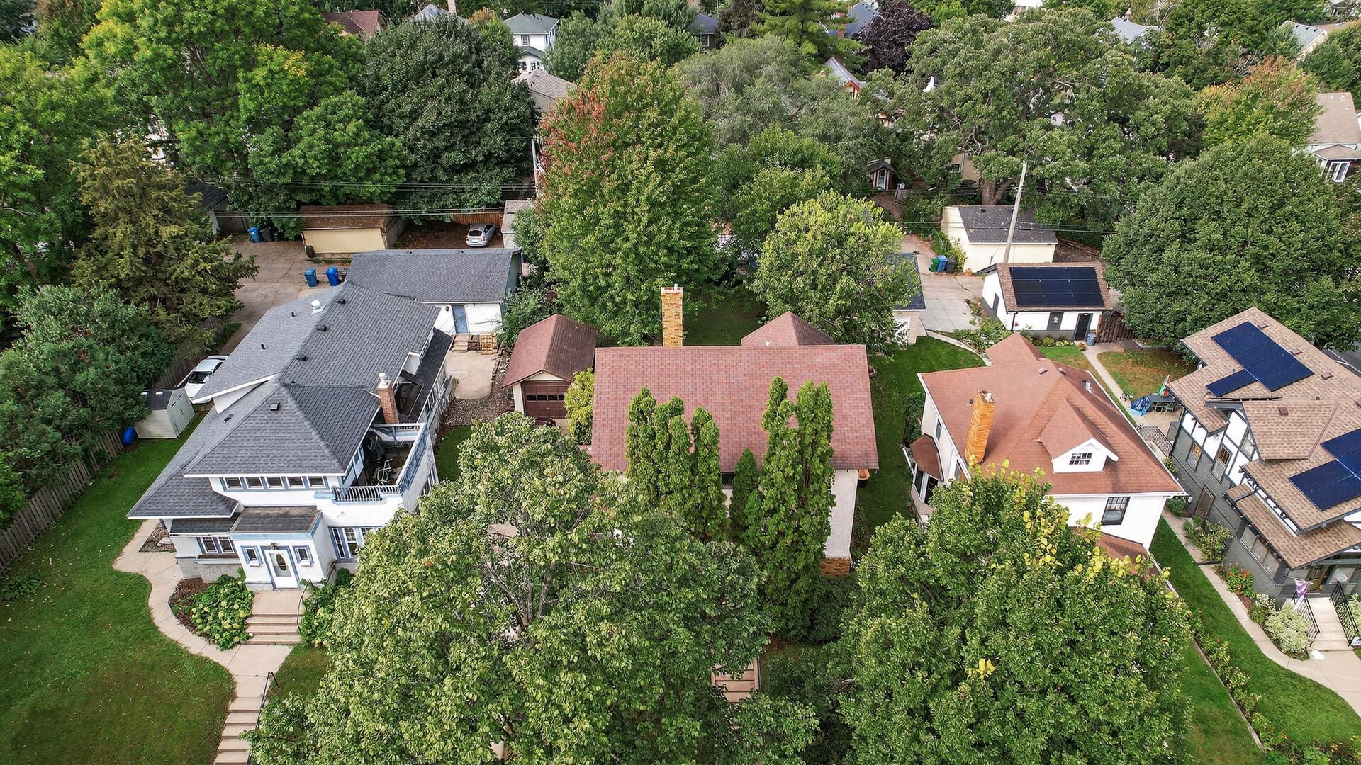 Minneapolis, Minnesota, 55409, United States, 4 Bedrooms Bedrooms, ,2 BathroomsBathrooms,Residential,For Sale,1959078