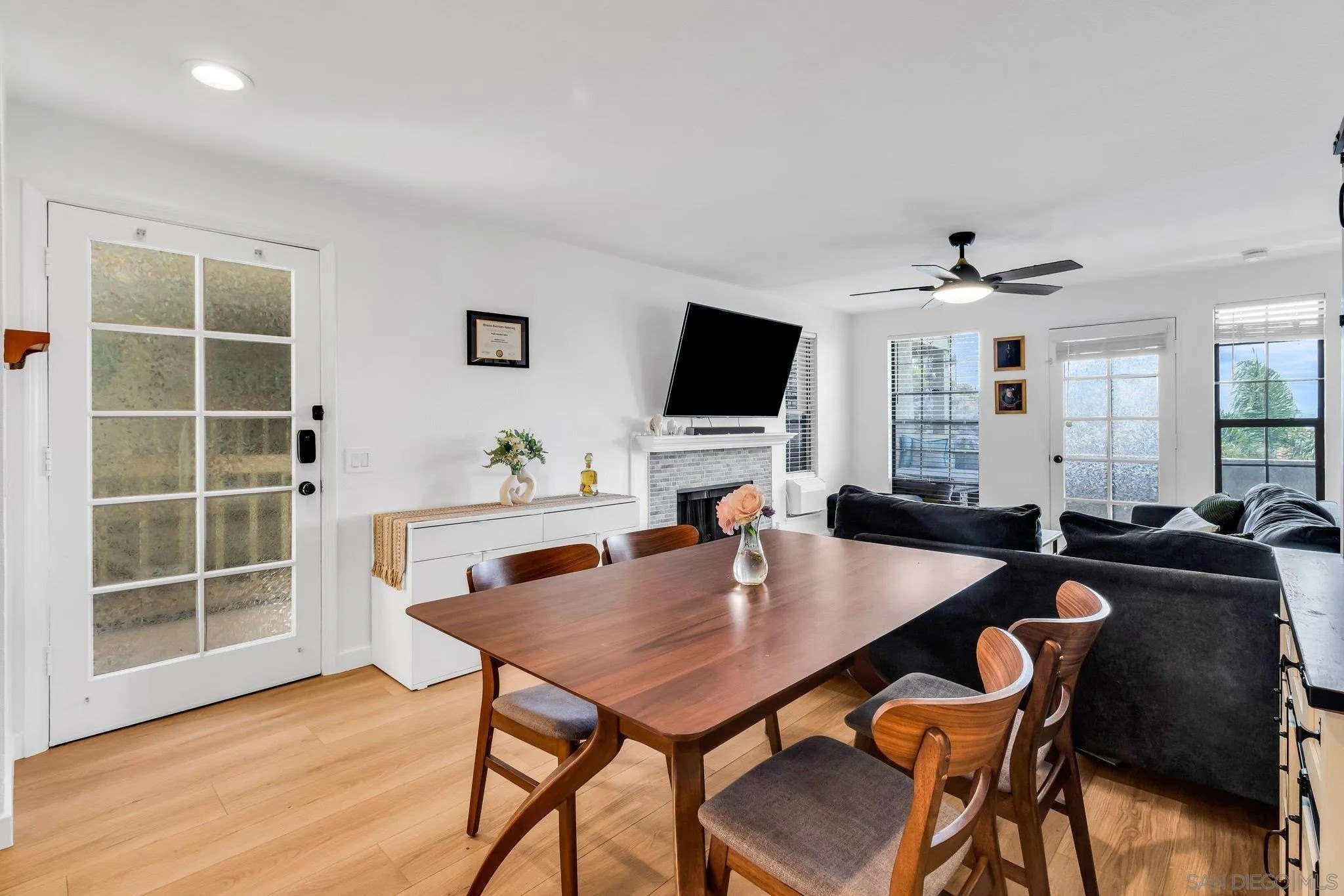 San Diego, California, 92110, United States, 2 Bedrooms Bedrooms, ,2 BathroomsBathrooms,Residential,For Sale,1996834