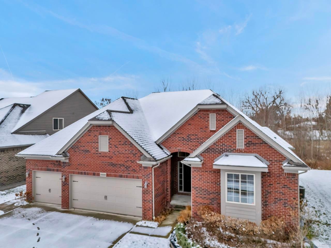 Macomb, Michigan, 48042, United States, 3 Bedrooms Bedrooms, ,3 BathroomsBathrooms,Residential,For Sale,2002873