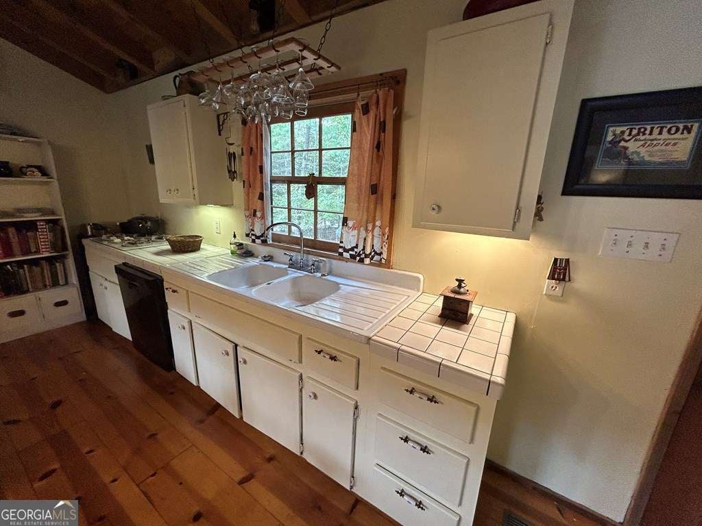 Blue Ridge, Georgia, 30513, United States, 3 Bedrooms Bedrooms, ,Residential,For Sale,1959496