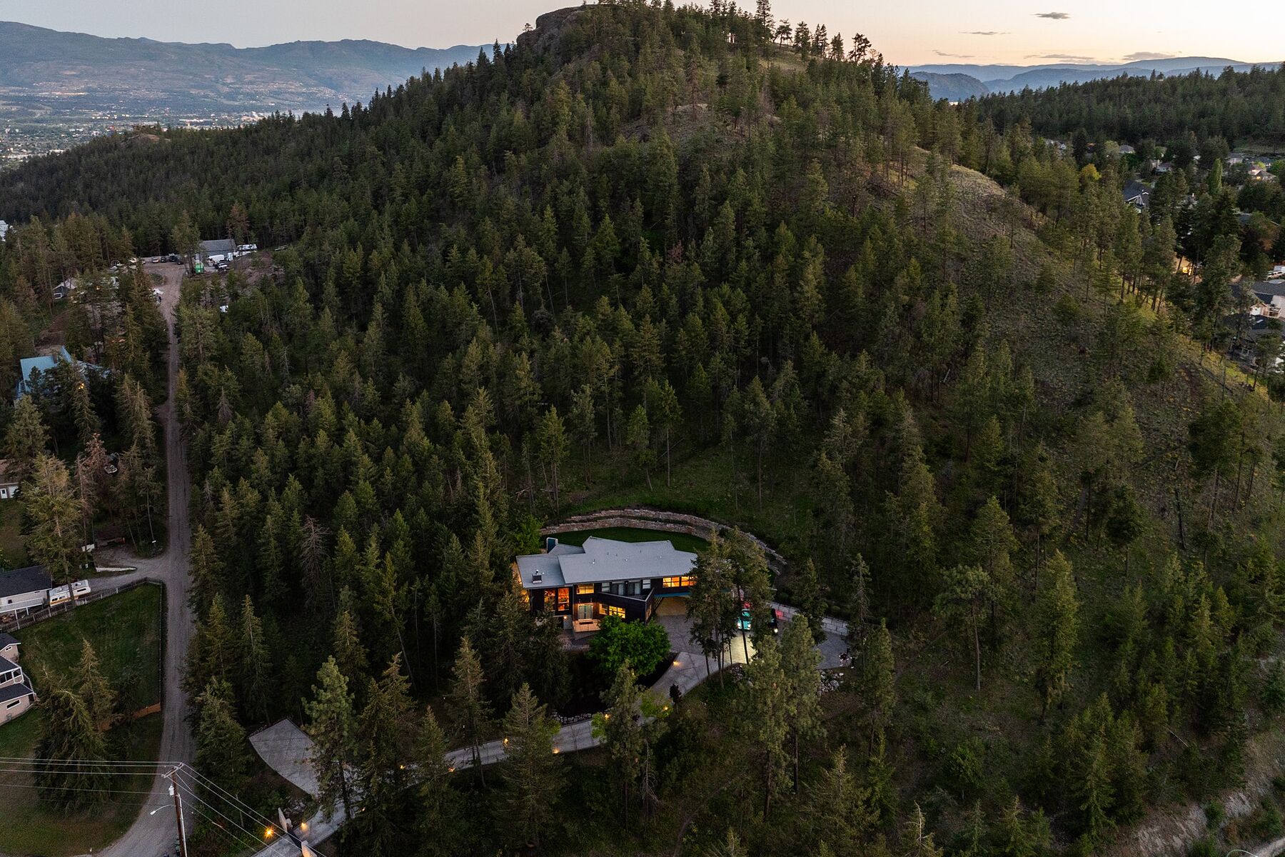  Architectural Glenmore Home - 物件實景
