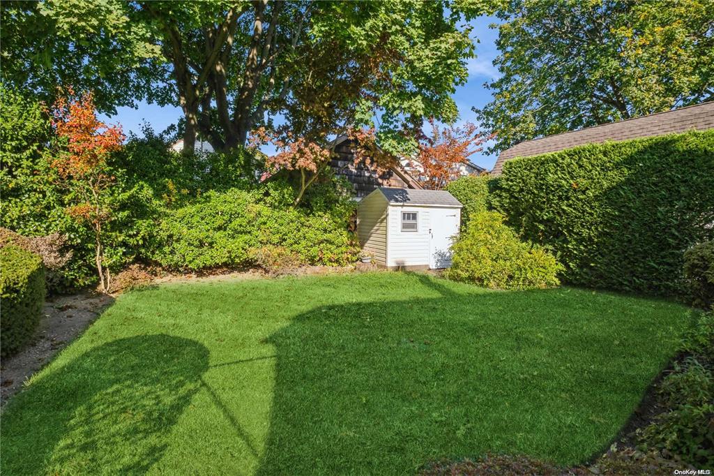 Rockville Centre, New York, 11570, United States, 3 Bedrooms Bedrooms, ,2 BathroomsBathrooms,Residential,For Sale,1937089