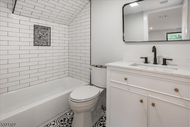 Chatham Boro, New Jersey, 07928, United States, 5 Bedrooms Bedrooms, ,6 BathroomsBathrooms,Residential,For Sale,2002999