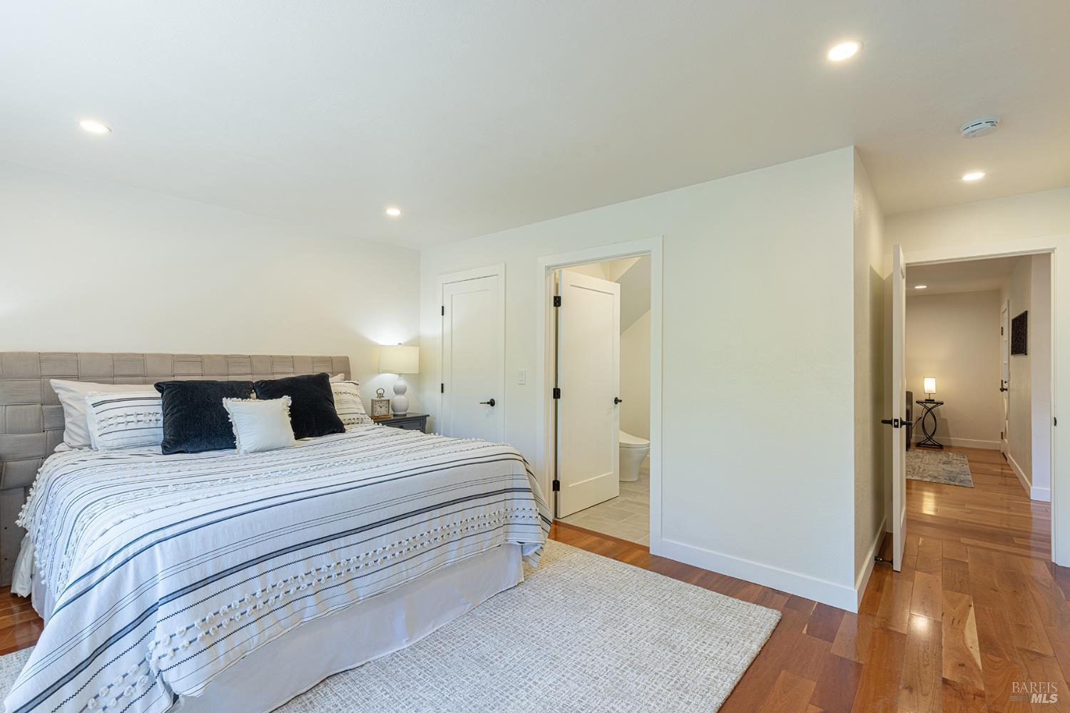 Glen Ellen, California, 95442, United States, 4 Bedrooms Bedrooms, ,3 BathroomsBathrooms,Residential,For Sale,1904205