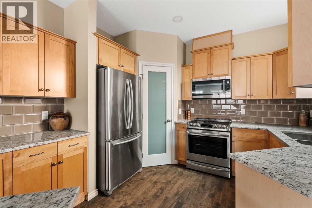 CALGARY, Alberta, T3E 2M9, CA, 2 Bedrooms Bedrooms, ,2 BathroomsBathrooms,Residential,For Sale,1949798