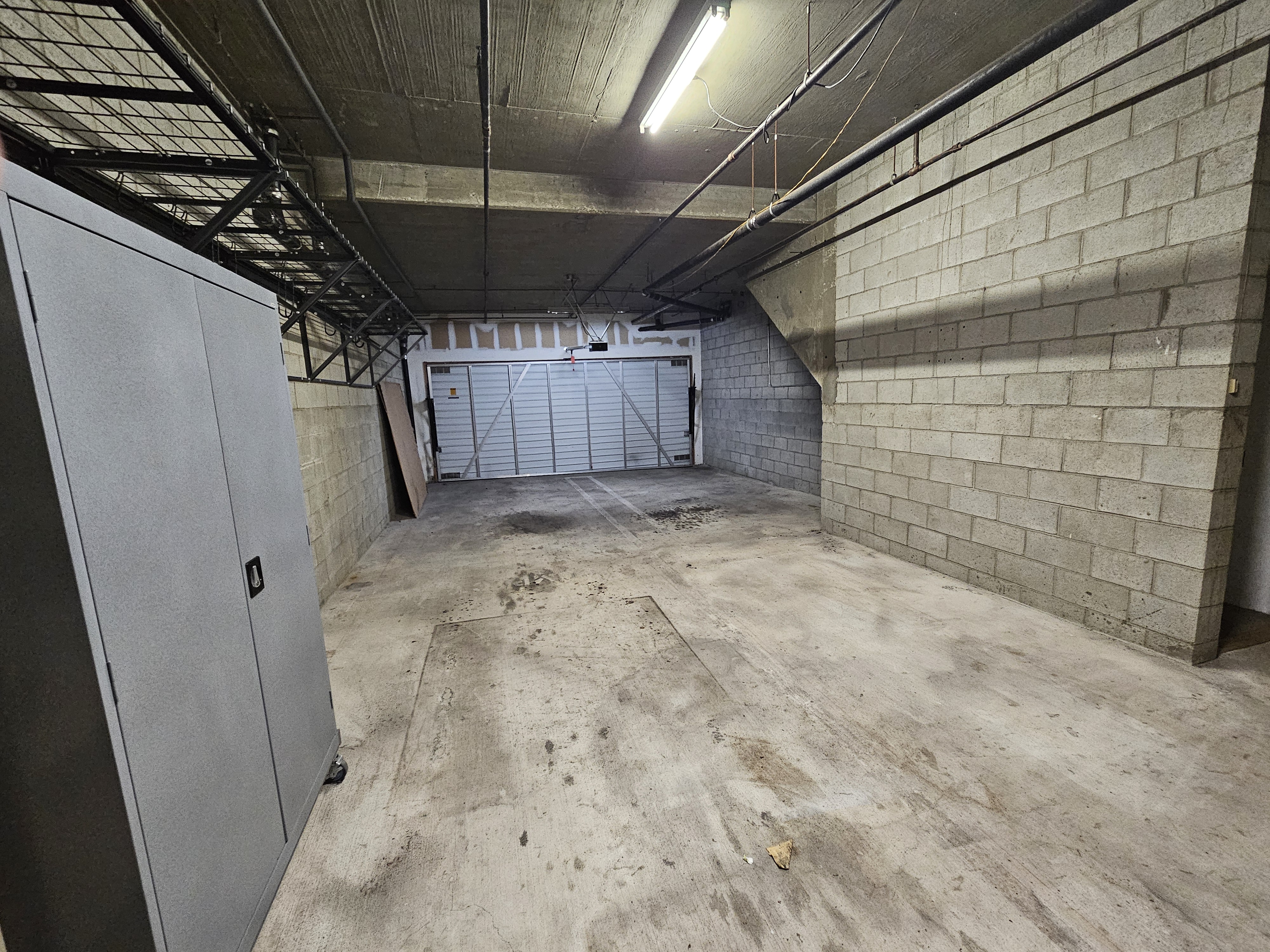 Los Angeles, California, 90068, United States, 2 Bedrooms Bedrooms, ,2 BathroomsBathrooms,Residential,For Sale,1977140