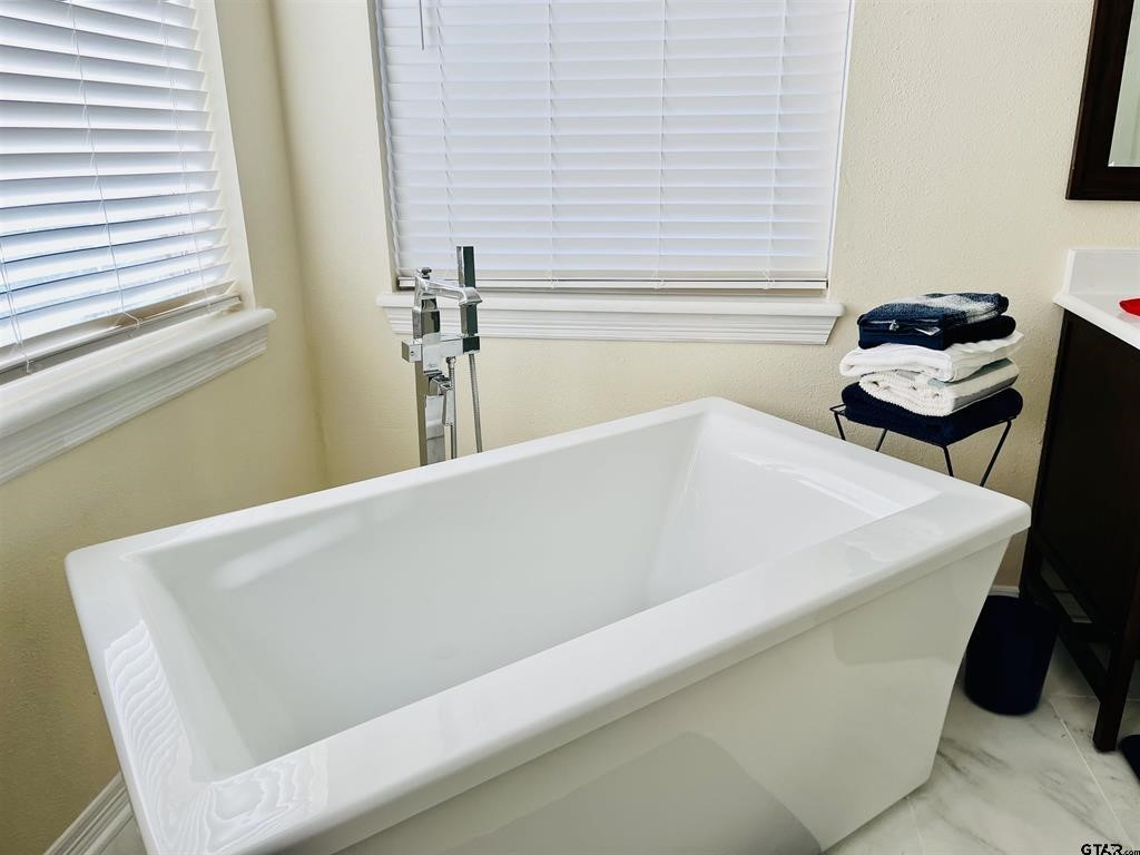 Mineola, Texas, 75771, United States, 3 Bedrooms Bedrooms, ,3 BathroomsBathrooms,Residential,For Sale,2005685