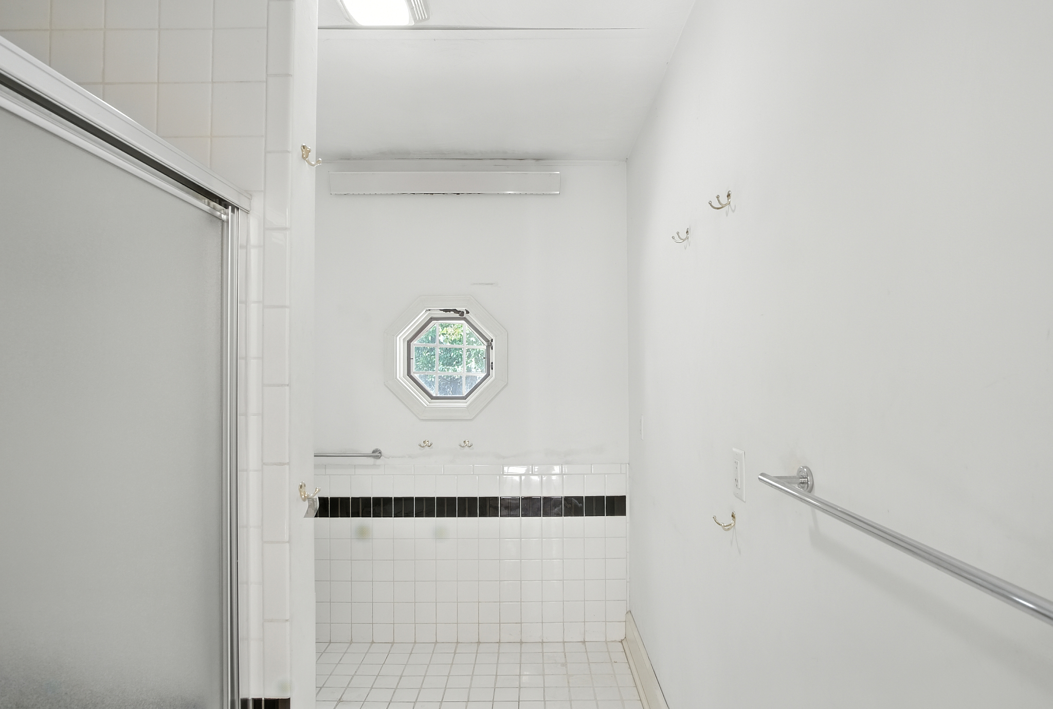 Hot Springs, South Dakota, 57747, United States, 5 Bedrooms Bedrooms, ,4 BathroomsBathrooms,Residential,For Sale,1983319