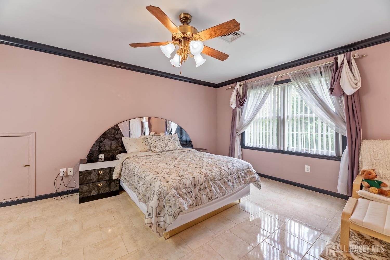Edison, New Jersey, 08820, United States, 4 Bedrooms Bedrooms, ,2 BathroomsBathrooms,Residential,For Sale,1921725