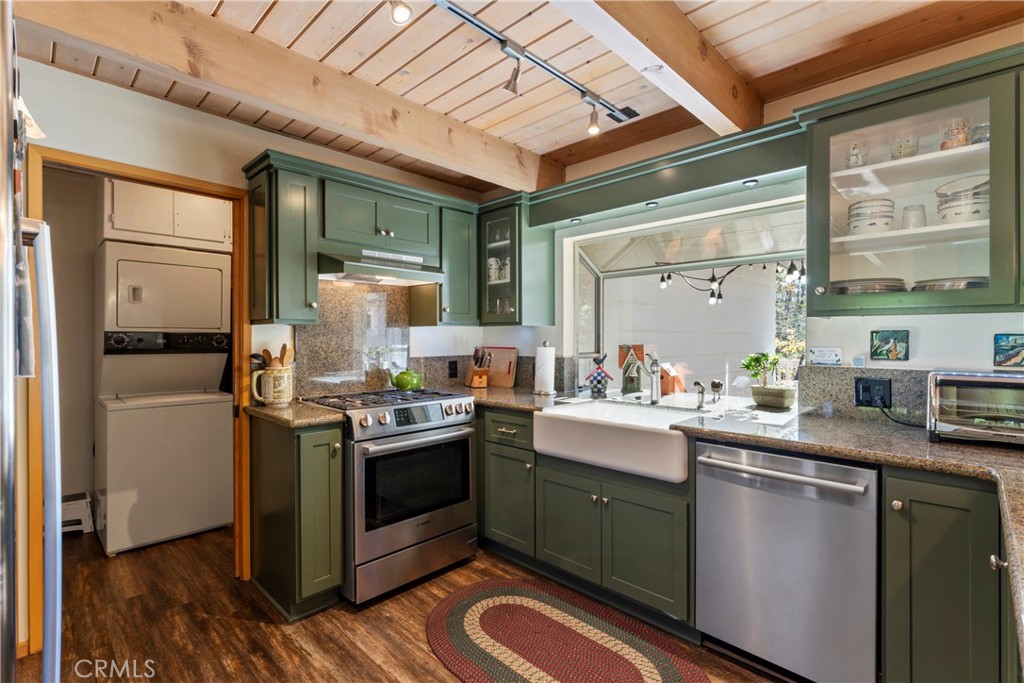 Lake Arrowhead, California, 92352, United States, 4 Bedrooms Bedrooms, ,2 BathroomsBathrooms,Residential,For Sale,2003409