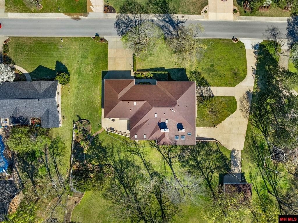 Mountain Home, Arkansas, 72653, United States, 3 Bedrooms Bedrooms, ,4 BathroomsBathrooms,Residential,For Sale,2036578