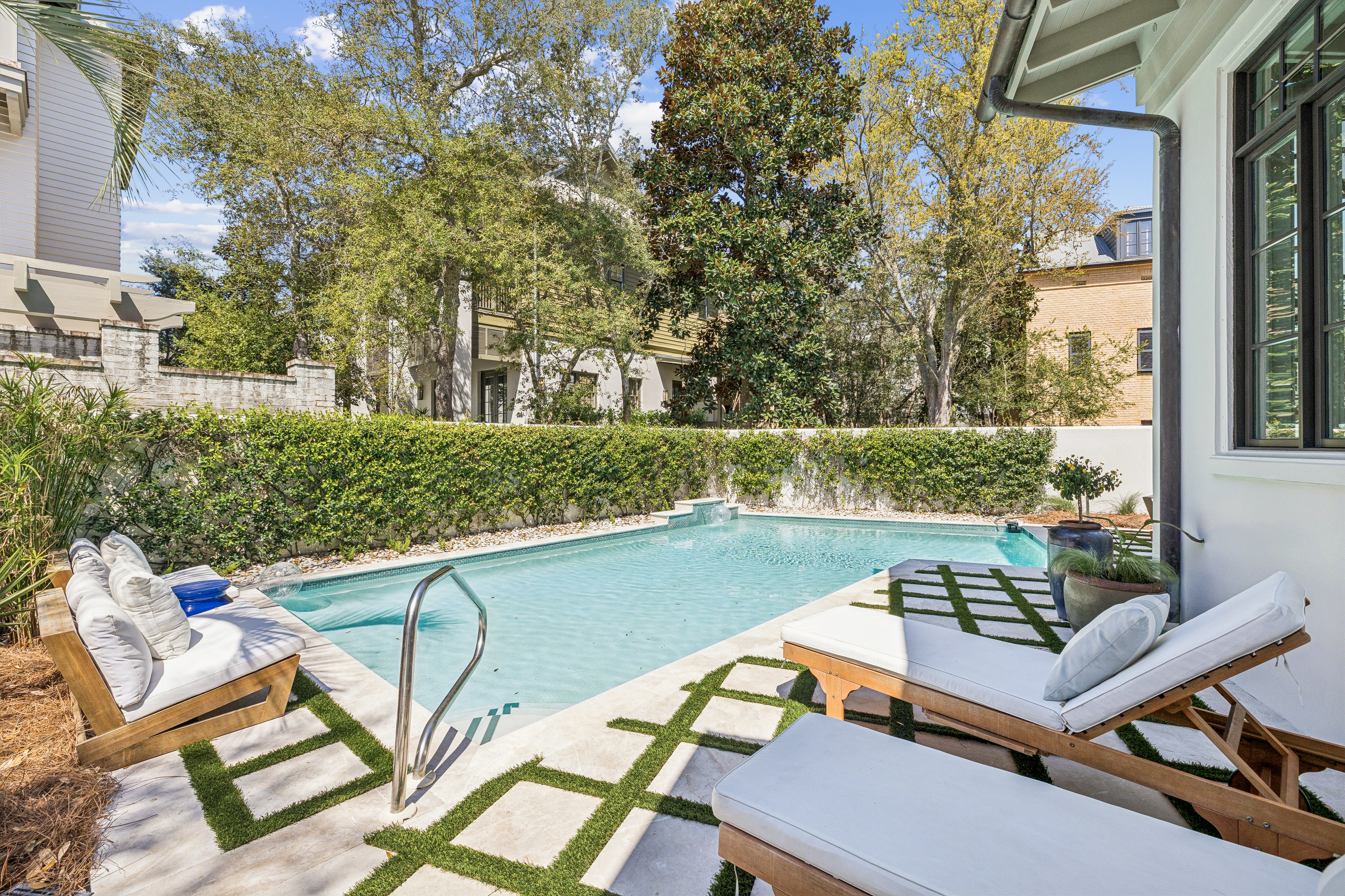  High-Performing Luxury Retreat With Pool and Carriage House Steps To the Gulf - 物件實景