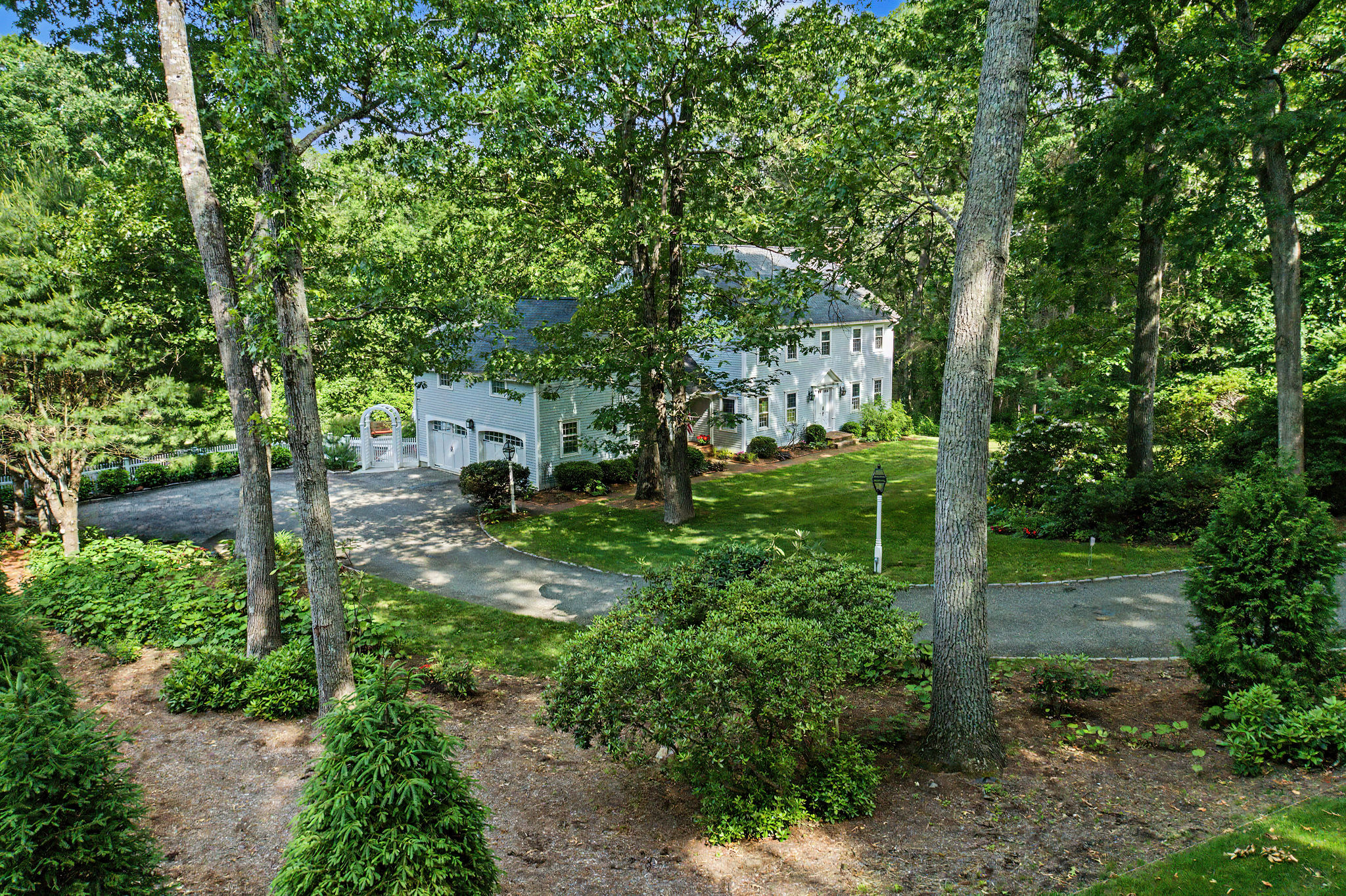  Experience shoreline luxury in this exceptional Colonial home - 物件實景