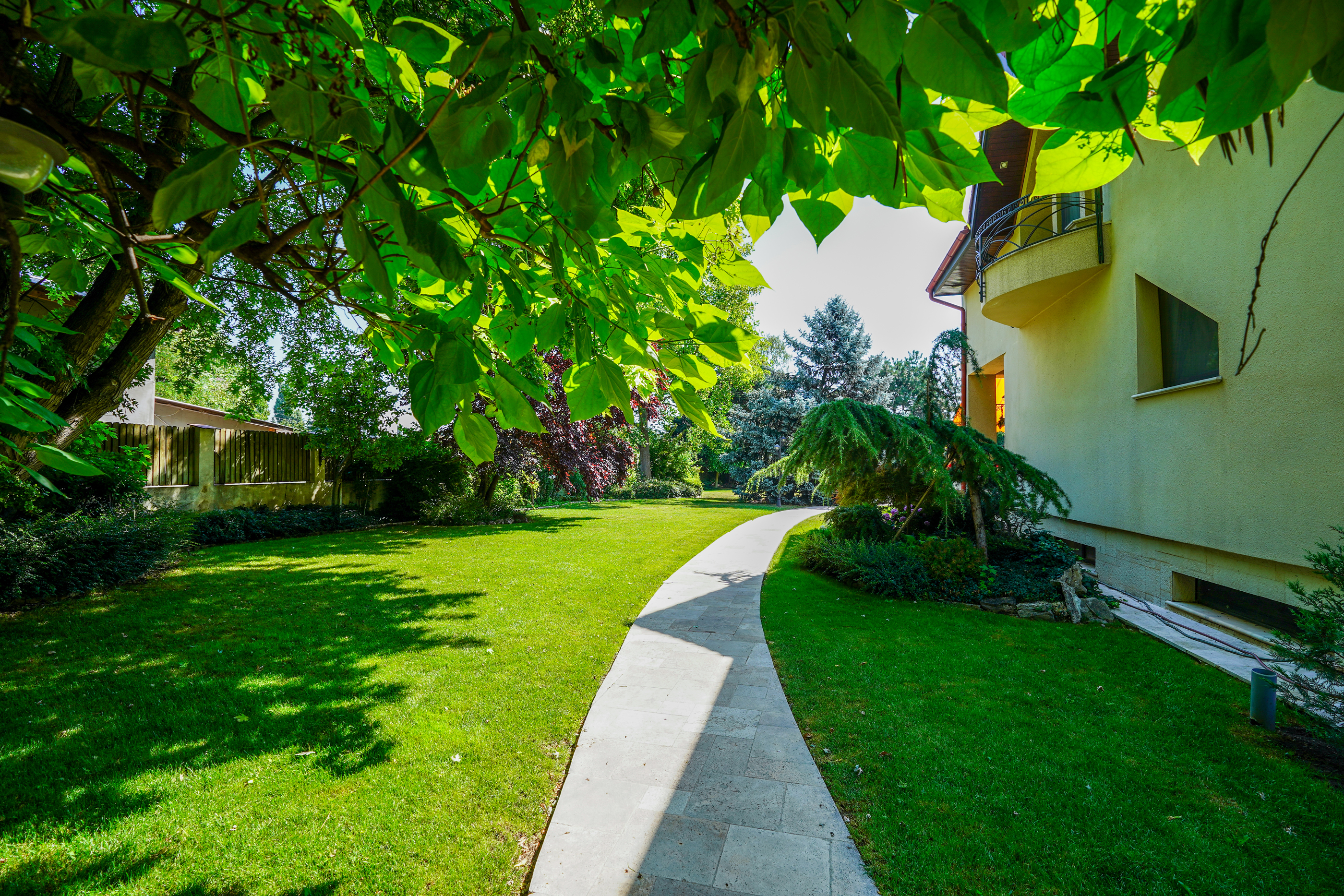  Secluded Villa with Expansive Garden & Pool in Corbeanca - 物件實景
