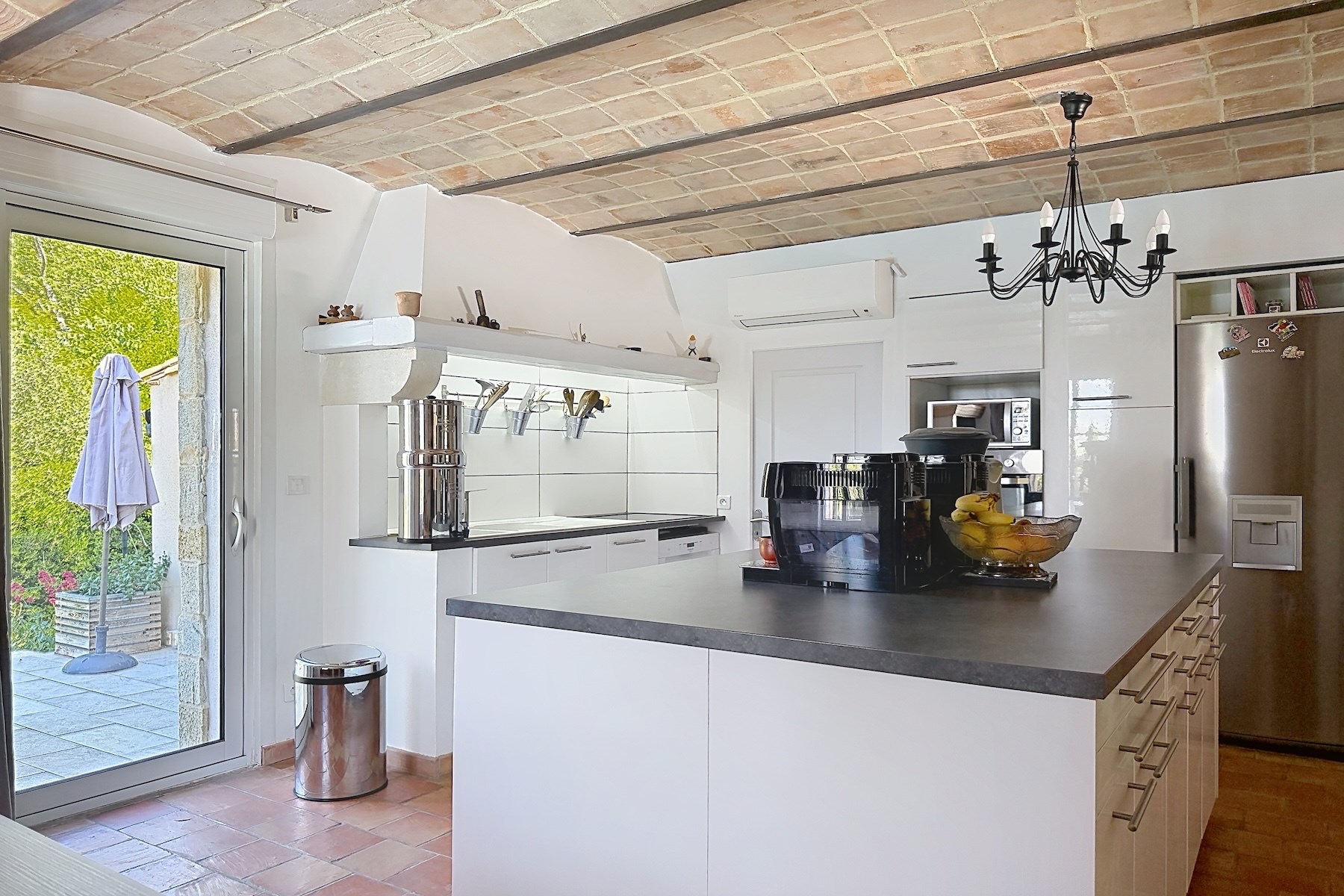  Character farmhouse near Uzès with swimming pool, landscaped garden and beautif… - 物件實景