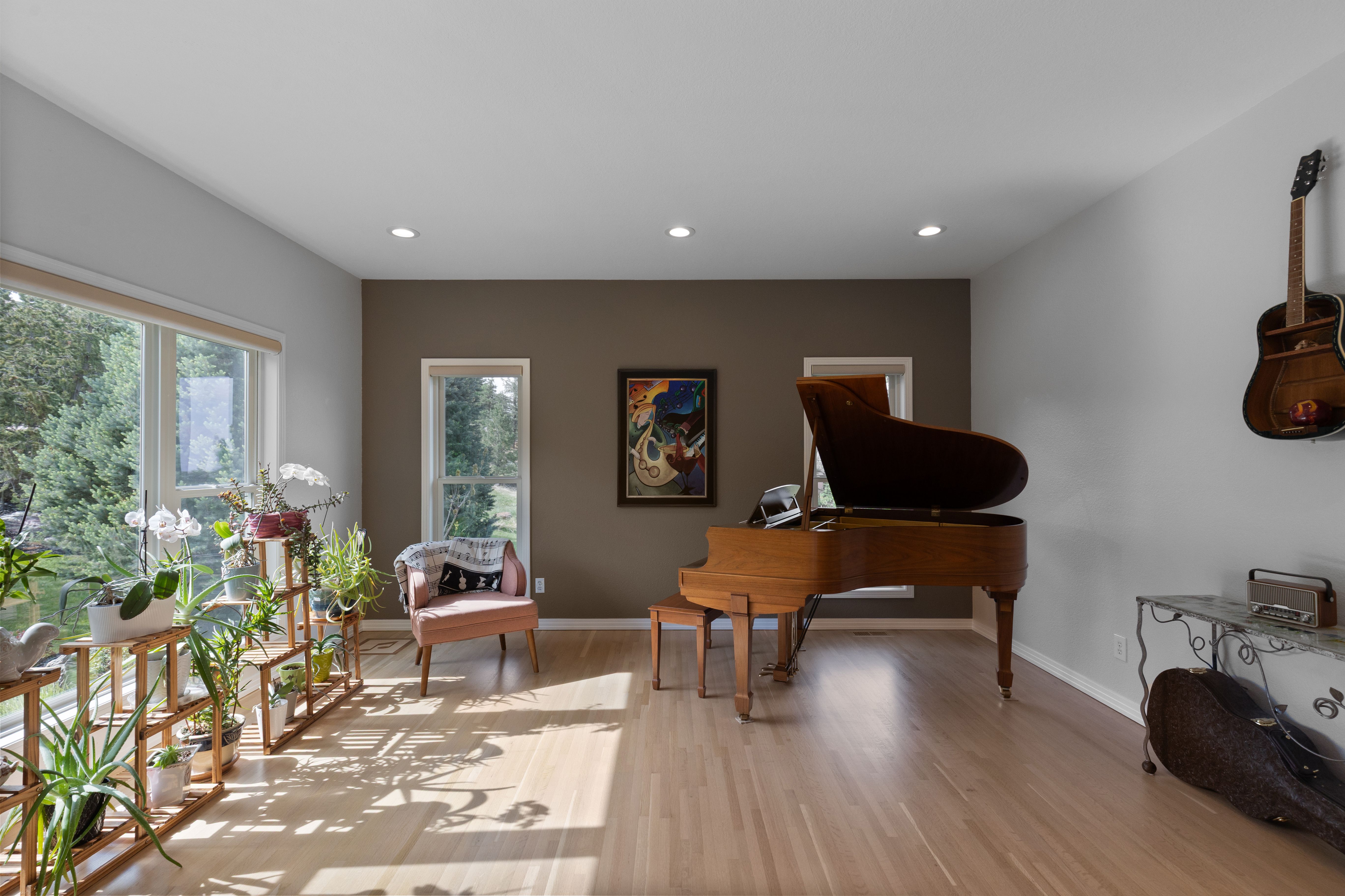  Stunning two-story walkout on a rare usable ¾-acre lot - 物件實景