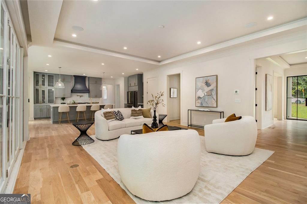 Atlanta, Georgia, 30342, United States, 6 Bedrooms Bedrooms, ,8 BathroomsBathrooms,Residential,For Sale,1858918