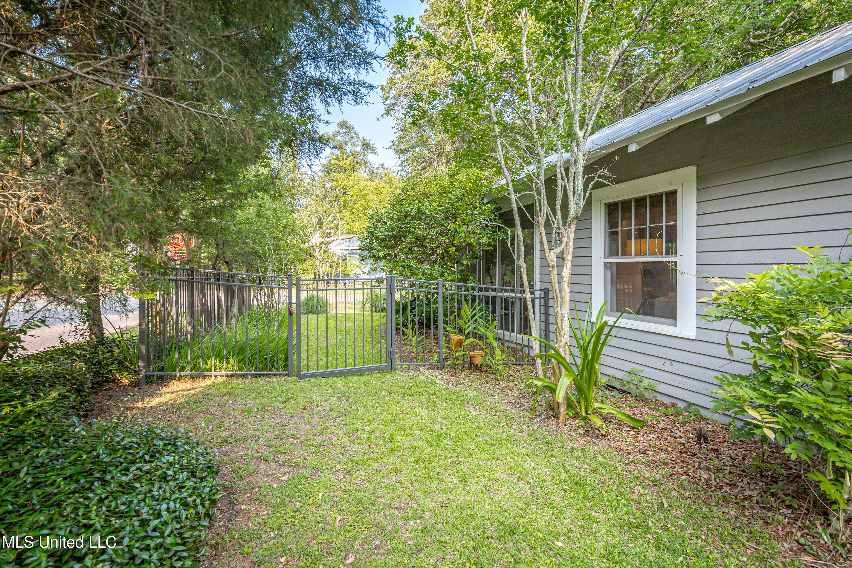 Ocean Springs, Mississippi, 39564, United States, 3 Bedrooms Bedrooms, ,2 BathroomsBathrooms,Residential,For Sale,1847227