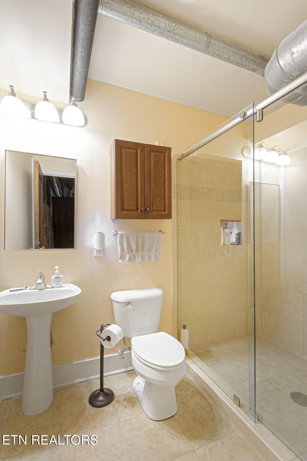 Knoxville, Tennessee, 37916, United States, 1 Bedroom Bedrooms, ,1 BathroomBathrooms,Residential,For Sale,1995398