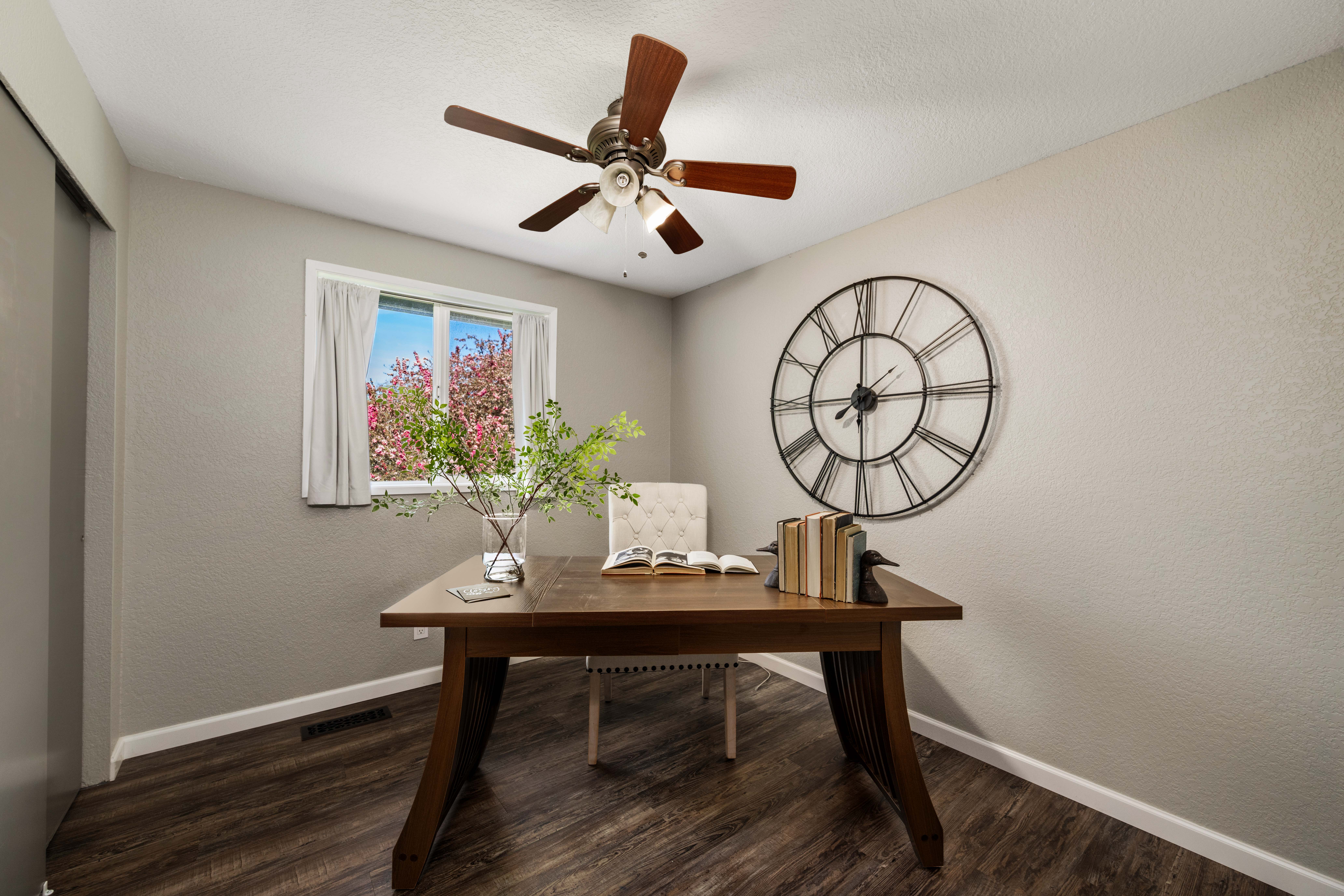  Beautifully Maintained Tri-Level Home - 物件實景