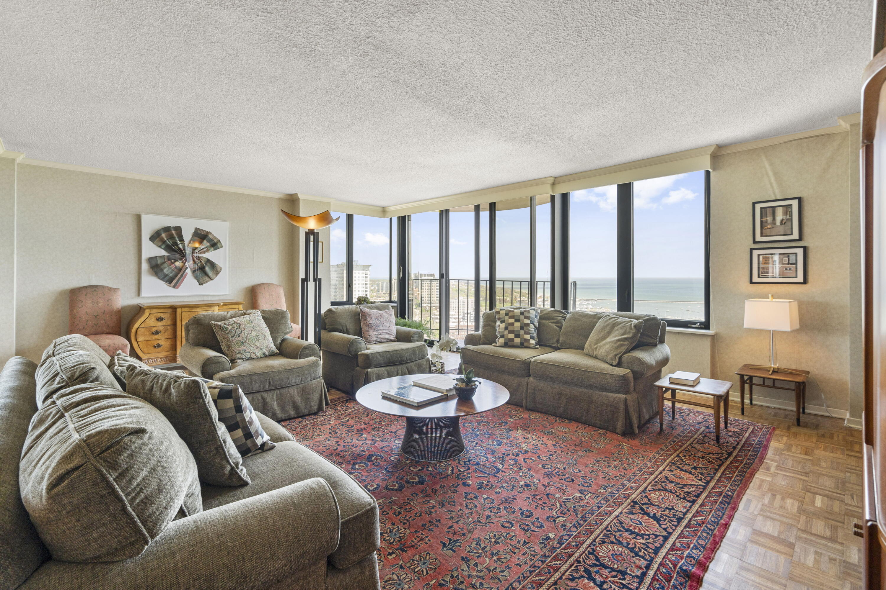 Milwaukee, Wisconsin, 53202, United States, 5 Bedrooms Bedrooms, ,5 BathroomsBathrooms,Residential,For Sale,1827277